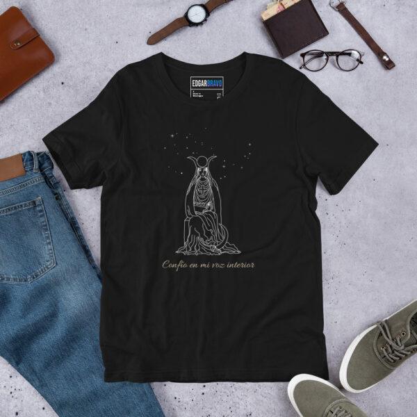 Camiseta de manga corta unisex - Colección Arcanos del Tarot (II La Sacerdotisa) - Image 5