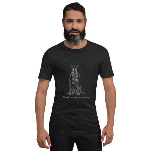 Camiseta de manga corta unisex - Colección Arcanos del Tarot (II La Sacerdotisa) - Image 2